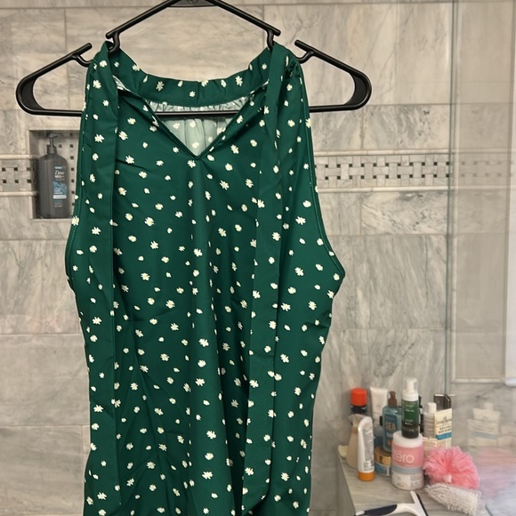 Pretty green print top - Picture 3 of 8